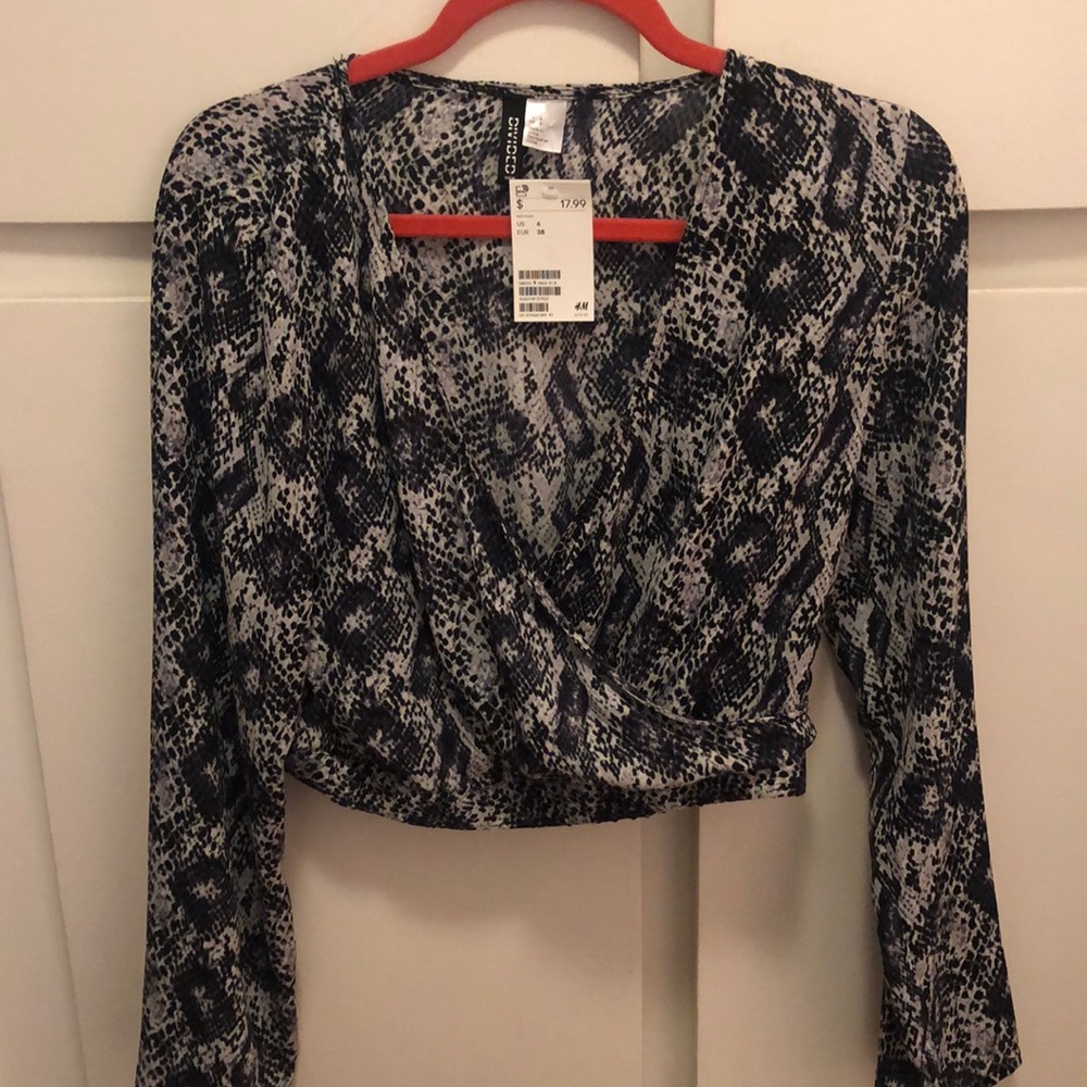 Long sleeve Surplue Snakeskin Crop top
